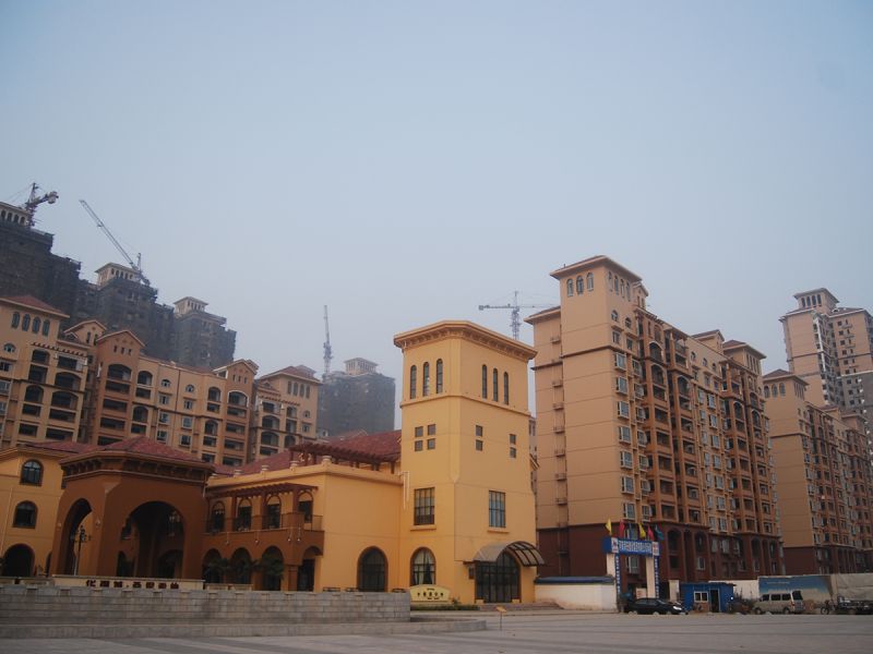 華強(qiáng)城一期二標(biāo)段工程（2010年省文明工地、省“結(jié)構(gòu)中州杯”工程）